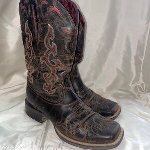 Women’s Ariat size 8 Sidekick Distressed square toe boots.